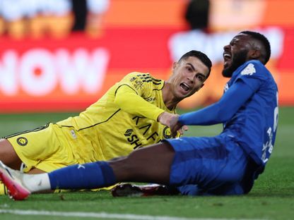 كريستيانو رونالدو مهاجم النصر مع حسان تمبكتي مدافع الهلال - 12 يناير 2026 - Reuters