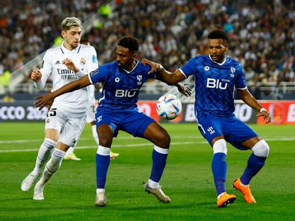 خليفة الدوسري وعلي البليهي مدافعي الهلال في مباراة ريال مدريد بنهائي كأس العالم للأندية 2023 - 11 فبراير 2023 - Reuters