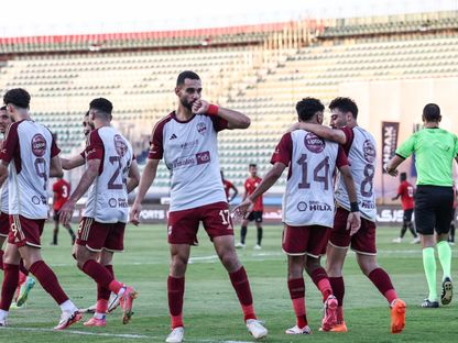 لاعب الأهلى عمرو السولية يحتفل بالتسجيل أمام طلائع الجيش في الدوري المصري - 1 يوليو 2024 - X@AlAhly