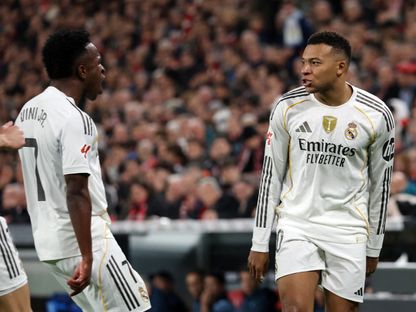 كيليان مبابي يحتفل رفقة فينيسيوس جونيور بهدفه في مباراة ريال مدريد وأتلتيك بيلباو بالدوري الإسباني - 3 ديسمبر 2025 - Reuters
