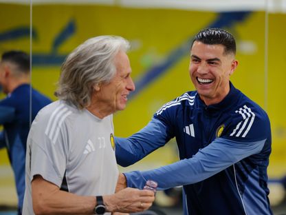 كريستيانو رونالدو نجم نادي النصر وجورجي جيسوس مدرب الفريق في جلسة تدريبية - 31 مارس 2026 - X/@AlNassrFC