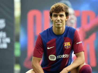 الوكيل الأشهر يبلغ برشلونة: جواو فيليكس جاهز للعودة مجاناً