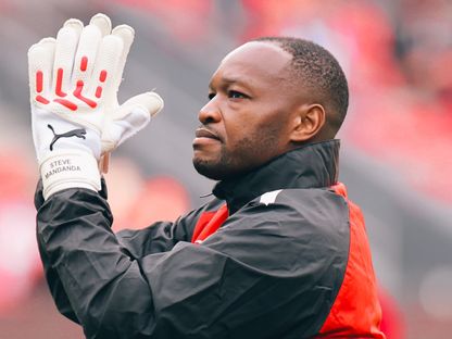 الحارس الفرنسي المعتزل ستيف مانداندا - 17 يناير 2024 - X/staderennais