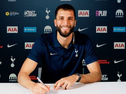 رودريغو بينتانكور يوقع عقده الجديد مع توتنهام - 3 أكتوبر 2025 - X/@SpursOfficial