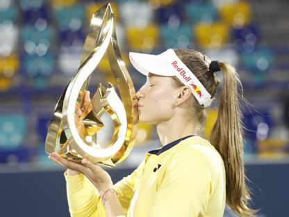 الكازاخستانية ريباكينا بطلة لدورة أبوظبي في التنس