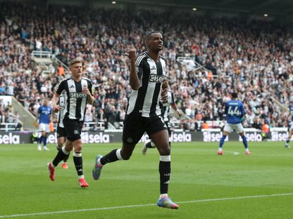 ألكسندر إيزاك بعد تسجيله هدفاً لنيوكاسل في مرمى إبسويتش تاون بالدوري الإنجليزي الممتاز - 26 أبريل 2025 - Reuters