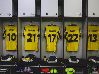 قمصان للاعبين من الاتحاد السعودي في ملعب جاسم بن حمد قبل مواجهة السد القطري في دوري أبطال آسيا للنخبة - 17 فبراير 2026 - X/@ittihad