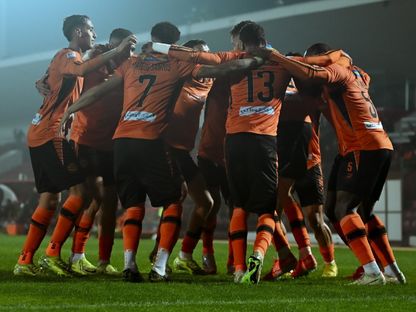 لاعبو نهضة بركان يحتفلون بالفوز على شباب السوالم في الدوري المغربي للمحترفين - 21 فبراير 2025 - X/RSBfootball