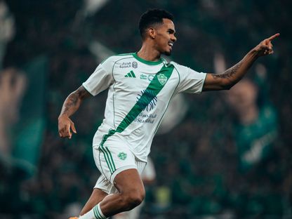 ويندرسون غالينو يحتفل بهدفه في مباراة الأهلي والقادسية بدوري روشن السعودي - 21 نوفمبر 2025 - X/ALAHLI_FC