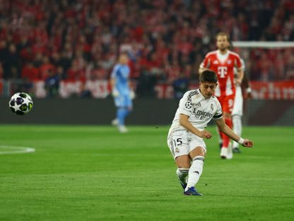 تسديدة أردا غولر لاعب ريال مدريد في طريقها لمرمى بايرن ميونيخ في دوري أبطال أوروبا - 15 أبريل 2026 - Reuters