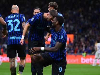 فرحة لاعبي إنتر ميلان بالفوز على بارما والتتويج بلقب الدوري الإيطالي - 3 مايو 2026 - x@Inter