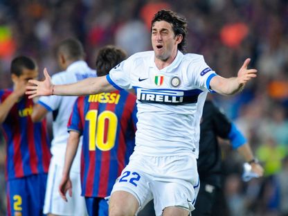 دييغو ميليتو مهاجم إنتر ميلان يحتفل بعد التأهل لنهائي دوري أبطال أوروبا على حساب برشلونة - 28 أبريل 2010 - REUTERS