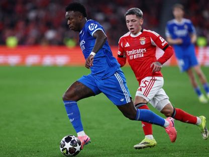 صراع على الكرة  بين فينيسيوس جونيور لاعب ريال مدريد وجيانلوكا بريستياني لاعب بنفيكا خلال ذهاب ملحق ثمن نهائي دوري أبطال أوروبا - 17 فبراير 2026 - Reuters - Reuters