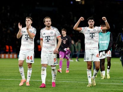 لاعبو بايرن ميونيخ يحتفلون بعد الفوز على باريس سان جيرمان بدوري أبطال أوروبا - 4 نوفمبر 2025 - Reuters