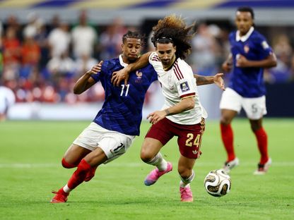 لاعب فرنسا مايكل أوليسيه في مواجهة مارك كوكوريا لاعب إسبانيا بنصف نهائي كأس العالم 2026 - 14 يوليو 2026 - Reuters