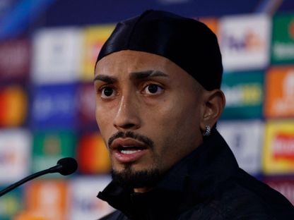 رافينيا في المؤتمر الصحفي التقديمي لمباراة برشلونة وتشيلسي بدوري أبطال أوروبا - 24 نوفمبر 2025 - Reuters