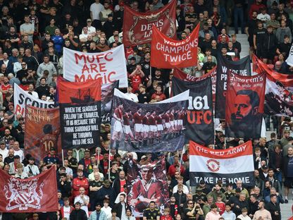 جماهير مانشستر يونايتد في ملعب أولد ترافورد خلال مواجهة بيرنلي في الدوري الإنجليزي الممتاز - 30 أغسطس 2025 - Reuters