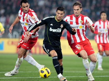 كريستيانو رونالدو خلال مواجهة ريال مدريد وألميريا بالدوري الإسباني - 16 يناير 2011 - Reuters