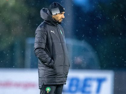 وليد الركراكي مدرب المغرب يتابع التدريبات قبل لقاء زامبيا بكأس أمم إفريقيا - 28 ديسمبر 2025 - X@EnMaroc