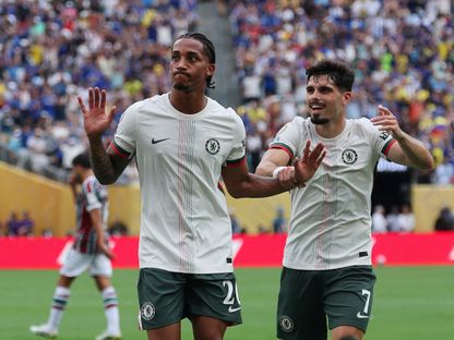 جواو بيدرو رفقة زميله بيدرو نيتو بعد تسجيل الهدف الأول لتشيلسي ضد فلومينينسي بكأس العالم للأندية - 8 يوليو 2025 - Reuters