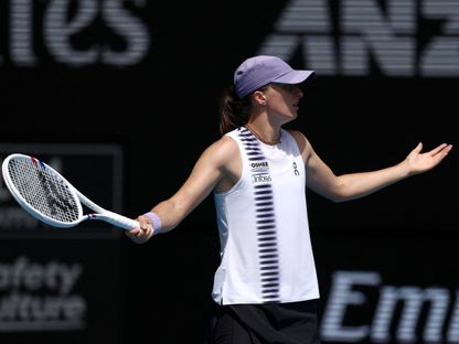 البولندية إيغا شفيونتيك خلال مباراتها في ربع نهائي أستراليا للتنس ضد الكازاخستانية إيلينا ريباكينا التنس - 28 يناير 2026 - Reuters