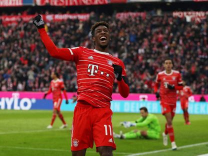 كينغسلي كومان لاعب بايرن ميونيخ يحتفل بعد التسجيل أمام بوخوم في الدوري الألماني - 11 فبراير 2023 - REUTERS