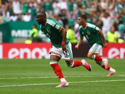 خوليان كينيونيس مهاجم المكسيك يحتفل بهدفه في مرمى جنوب إفريقيا في افتتاح كأس العالم - 11 يونيو 2026 - Reuters