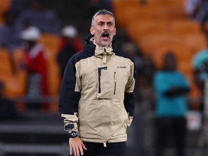خوسيه ريفيرو مدرب أورلاندو بايرتس خلال مواجهة بيراميدز في دوري أبطال إفريقيا - 19 أبريل 2025 - Reuters