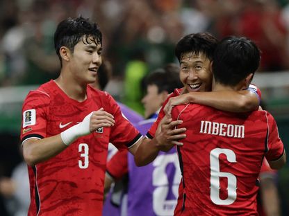 لاعبو كوريا الجنوبية يحتفلون بعد تسجيل الهدف الأول بمواجهة جمهورية التشيك في كأس العالم - 12 يونيو 2026 - Reuters