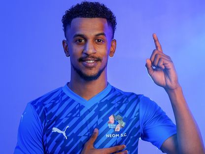 عبد العزيز نور لاعب نيوم الجديد بعد التوقيع مع الفريق - 18 يوليو 2025 - X/@NEOMSportsClub