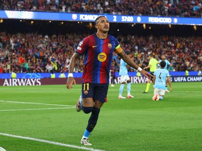 رافينيا مهاجم برشلونة يحتفل بهدفه الثاني في مرمى فينورد في دوري أبطال أوروبا - 9 سبتمبر 2026 - Reuters
