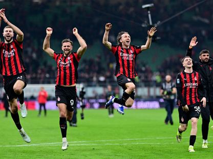 فرحة لاعبي ميلان بعد الفوز على إنتر بالدوري الإيطالي - 8 مارس 2026 - Reuters