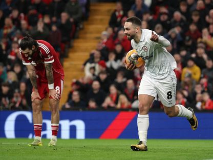 دومينيك سوبوسلاي لاعب ليفربول يتحسر على التسبب في هدف بارنسلي - 12 يناير 2026 - Reuters