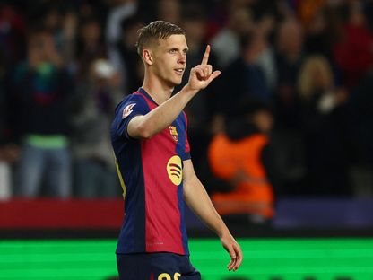 لاعب برشلونة داني أولمو يحتفل بتسجيل هدف ضد مايوركا بالدوري الإسباني - 22 أبريل 2025 - Reuters