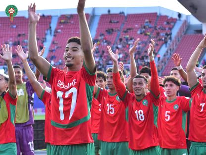 لاعبو المغرب يحتفلون مع الجمهور بعد الفوز على إسبانيا في كأس العالم للشباب تحت 20 عاماً - 29 أغسطس 2025 - x/EnMaroc