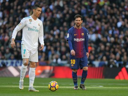 كريستيانو رونالدو وليونيل ميسي خلال مباراة بين ريال مدريد وبرشلونة في سانتياغو برنابيو - 23 ديسمبر 2017 -  REUTERS