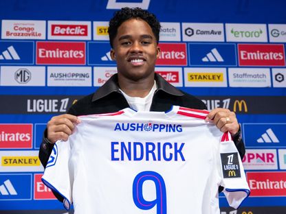 البرازيلي إندريك بعد تقديمه الرسمي كلاعب لنادي ليون الفرنسي معارا من ريال مدريد - 5 يناير 2026 - X/@OL