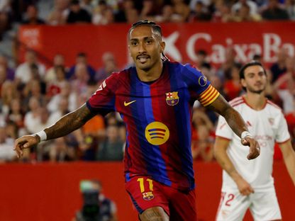 رافينيا قائد برشلونة يحتفل بهدفه أمام إشبيلية في الدوري الإسباني - 19 سبتمبر 2026 - Reuters