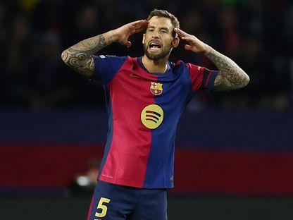 لاعب برشلونة إنييغو مارتينيز خلال مباراة إنتر ميلان في ذهاب نصف نهائي دوري أبطال أوروبا - 30 أبريل 2025 - Reuters