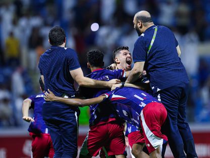 احتفال لاعبي العدالة بالفوز على البكيرية في ملحق الصعود لدوري روشن السعودي - 23 مايو 2025 - X/@FDL_KSA