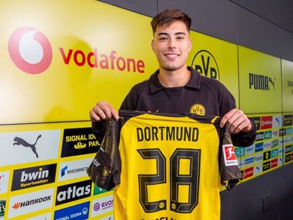 آرون أنسيلمينو أثناء تقديمه في بوروسيا دورتموند 27-8-2025 - @BVB/x