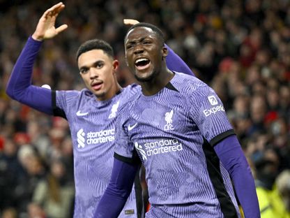 إبراهيما كوناتي وترينت ألكسندر أرنولد يحتفلان بهدف لليفربول في مرمى أرسنال بكأس الاتحاد الإنجليزي - 7 يناير 2024 - Reuters