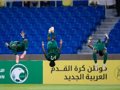 لاعبو منتخب السعودية يحتفلون بتسجيل هدف في مرمى عمان ببطولة غرب آسيا للشباب- 29 يونيو 2024 - X/@SaudiNT