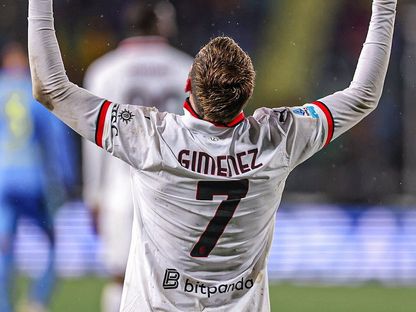 سانتياغو خيمينيز مهاجم ميلان يحتفل بهدفه في مرمى إمبولي - 8 فبراير 2025 - X/@acmilan