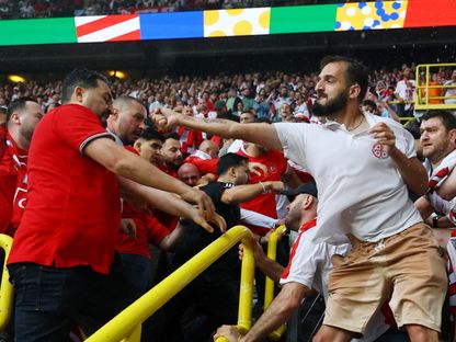 جانب من اندلاع شجار بين المشجعين قبل مباراة تركيا وجورجيا في بطولة أوروبا "يورو 2024"- 18 يونيو 2024 - Reuters