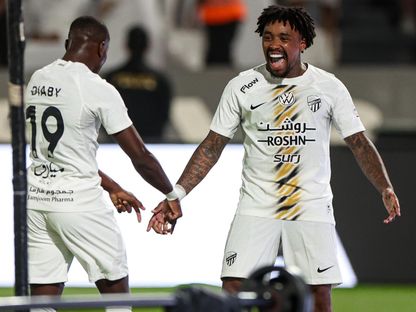 احتفال الثنائي موسى ديابي وستيفن بيرغوين بهدف الاتحاد في مرمى الشباب بدوري روشن السعودي - 20 مايو 2025 - X/@ittihad