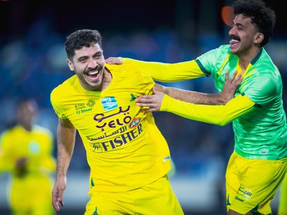 المصري محمد شريف مهاجم الخليج يحتفل بتسجيل هدف في مرمى الأخدود بدوري روشن السعودي - 26 يناير 2025 - X/@SPL
