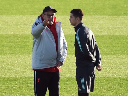 مدرب يوفنتوس ماوريتسيو ساري وكريستيانو رونالدو خلال تدريب - 25 نوفمبر 2019 - REUTERS