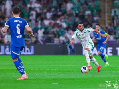 رياض محرز خلال مباراة بين الأهلي والهلال في نصف نهائي دوري أبطال آسيا للنخبة بجدة - 20 أبريل 2025 - X/@ALAHLI_FC