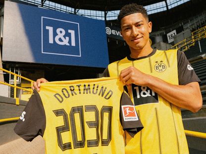 جوب بيلينغهام يحمل قميص ناديه الجديد بورسيا دورتموند - 10 يونيو 2025 - X/BVB